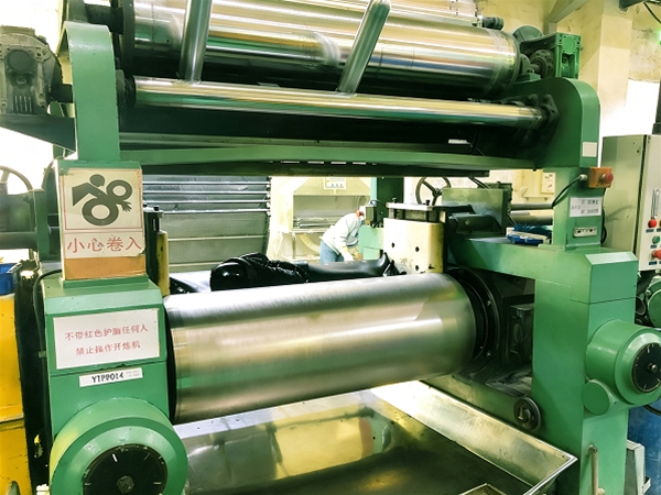 Rubber plasticizer machine