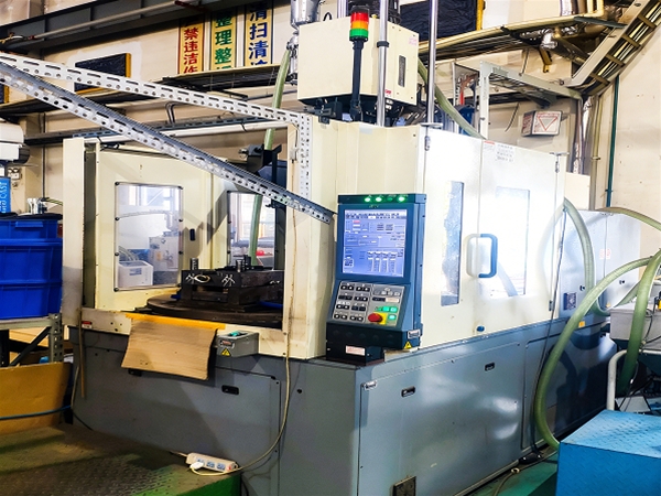 立式注塑成型机